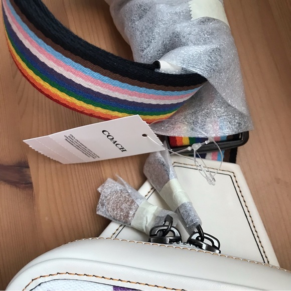 🌈 Coach Sullivan Pack In Rainbow Signature Canvas - Picture 15 of 16